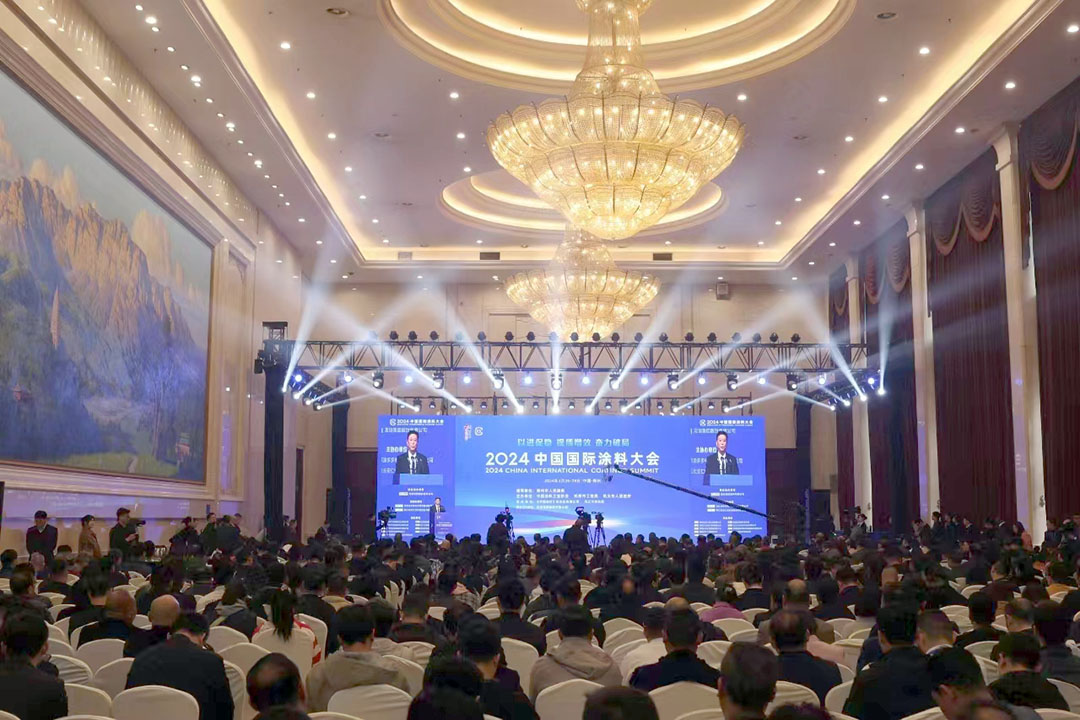 春满四泽，万象更新。3月26-28日，在社会各界和涂料全产业链的热切期盼和瞩目下，2024中国国际涂料大会在国家中心城市郑州盛大召开。来自国家部委、地方政府领导、专家学者、涂料上下游产业链企业约1530名代表参加了本次大会。